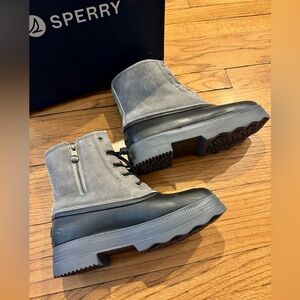 Sperry Saltwater 2.0 Grey Duck Boots (missing one shoelace but never worn)